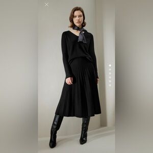 EUC LilySilk Ultra-Fine 100% Merino Wool Skirt Black Medium